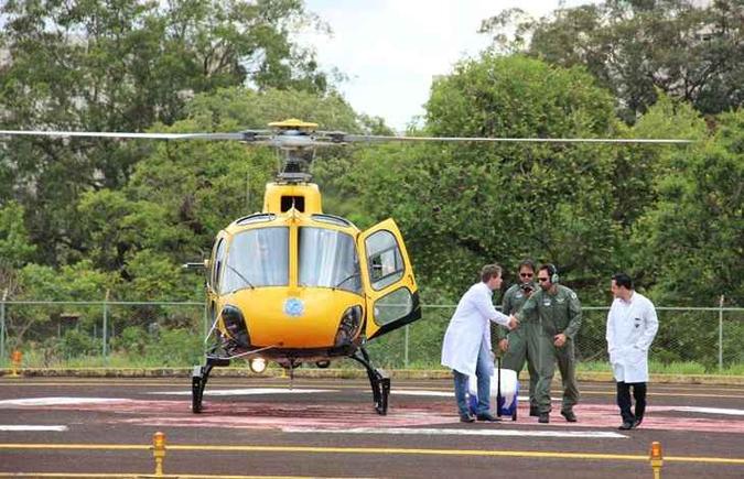 O trabalho de transporte do coração foi necessário devido ao tempo de preservação do órgão após retirada do corpo do doador - de quatro a seis horas(foto: Detran-DF) O trabalho de transporte do coração foi necessário devido ao tempo de preservação do órgão após retirada do corpo do doador - de quatro a seis horas(foto: Detran-DF)