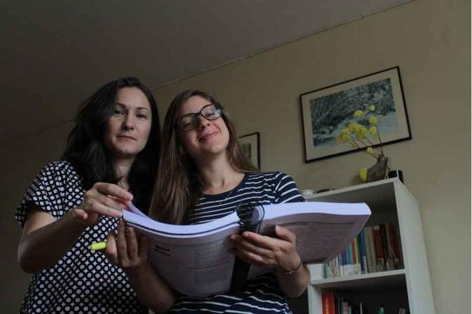 Luna quer cursar biologia na UnB. A mãe, Maria, se preocupa com a fase de escolha da profissão(foto: Marilia Lima/Esp. CB/D.A Press) Luna quer cursar biologia na UnB. A mãe, Maria, se preocupa com a fase de escolha da profissão(foto: Marilia Lima/Esp. CB/D.A Press)