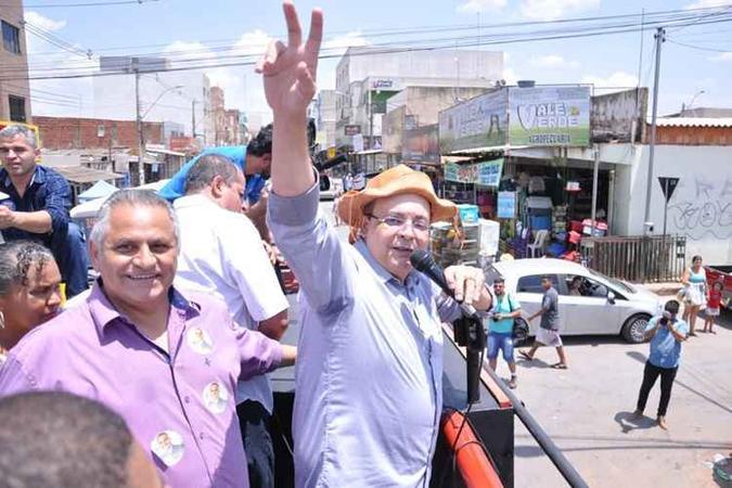 Ibaneis também aproveitou o domingo para fazer uma caminhada pelo Paranoá e Itapoã(foto: Renato Alves/Divulgação) Ibaneis também aproveitou o domingo para fazer uma caminhada pelo Paranoá e Itapoã(foto: Renato Alves/Divulgação)
