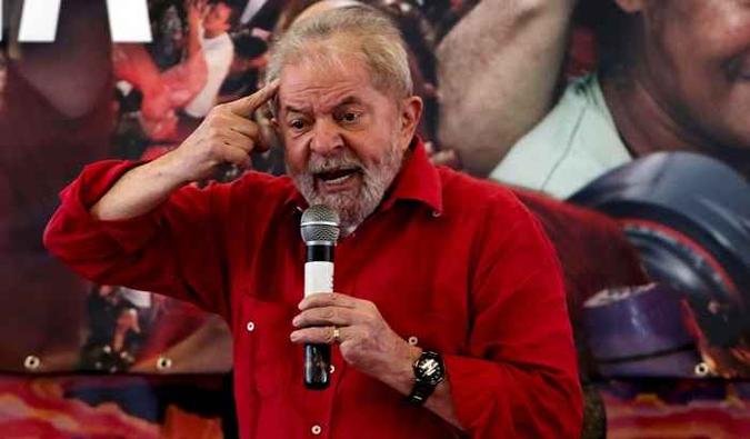 Lula fala ao público em Diadema (SP)(foto: MIGUEL SCHINCARIOL/AFP ) Lula fala ao público em Diadema (SP)(foto: MIGUEL SCHINCARIOL/AFP )