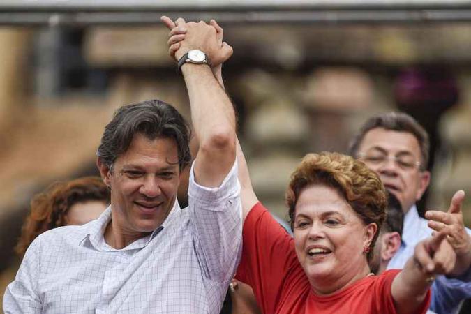 Haddad e Dilma em campanha em Ouro Preto(foto: AFP / DOUGLAS MAGNO) Haddad e Dilma em campanha em Ouro Preto(foto: AFP / DOUGLAS MAGNO)