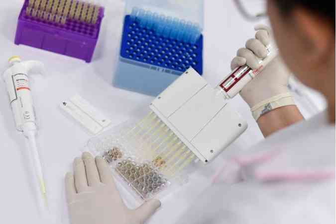 Além do Distrito Federal, cinco unidades da Federação receberão as doses para testes da vacina produzida por empresa da China(foto: AFP / Douglas MAGNO)