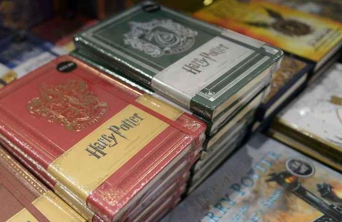 Os livros comemoram também os 20 anos da saga(foto: NEIL HANNA) Os livros comemoram também os 20 anos da saga(foto: NEIL HANNA)