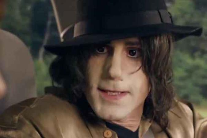 A escolha de Joseph Fiennes para interpretar o rei do pop foi bastante criticada(foto: Reprodução/youtube ) A escolha de Joseph Fiennes para interpretar o rei do pop foi bastante criticada(foto: Reprodução/youtube )
