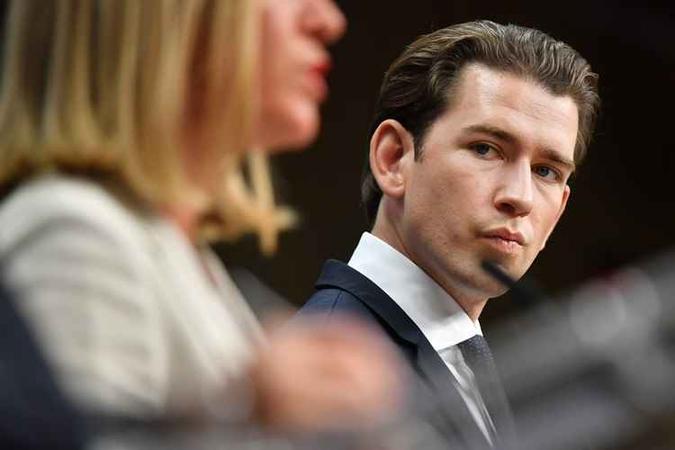 O primeiro-ministro da Áustria, Sebastian Kurz, que ocupa a presidência rotativa da UE, apelou à Itália que reduza seus planos de gastos, uma vez que O primeiro-ministro da Áustria, Sebastian Kurz, que ocupa a presidência rotativa da UE, apelou à Itália que reduza seus planos de gastos, uma vez que