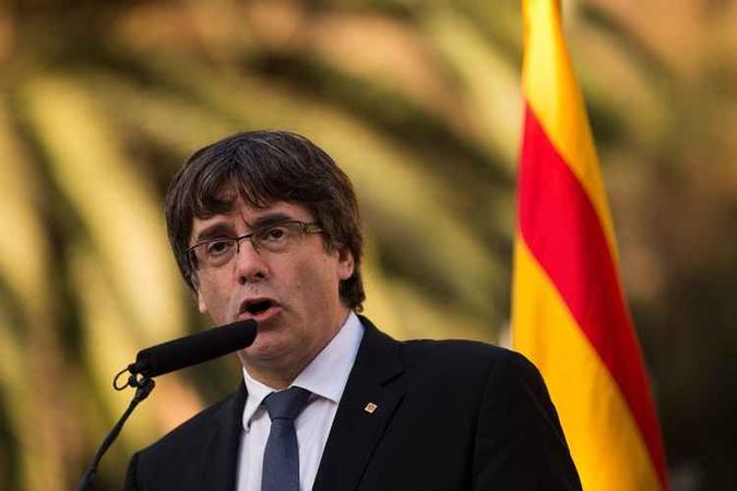 Puigdemont está elaborando sua resposta em meio a pressão, tanto política como econômica (foto: AFP / PAU BARRENA) Puigdemont está elaborando sua resposta em meio a pressão, tanto política como econômica (foto: AFP / PAU BARRENA)
