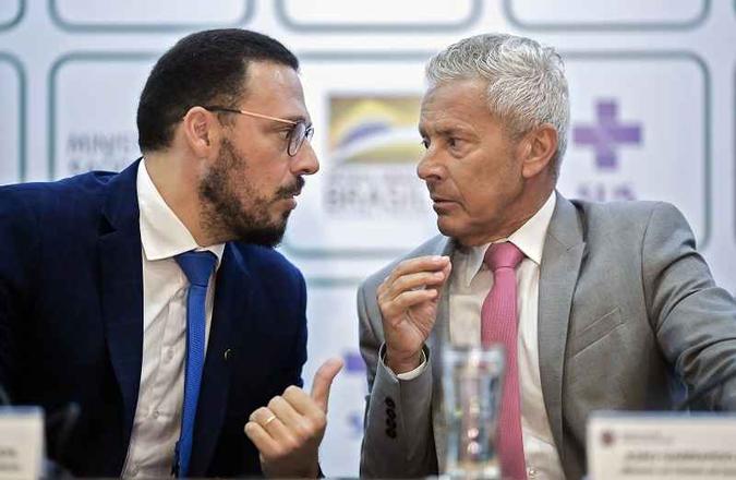 O Ministério da Saúde recebeu cinco casos que foram tratados como suspeitos do vírus pelas secretarias estaduais(foto: Sérgio Lima/AFP) O Ministério da Saúde recebeu cinco casos que foram tratados como suspeitos do vírus pelas secretarias estaduais(foto: Sérgio Lima/AFP)