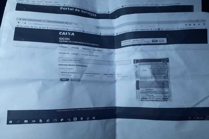 Quando policiais chegaram o suspeito tentou engolir o documento(foto: PMDF/Divulgação) Quando policiais chegaram o suspeito tentou engolir o documento(foto: PMDF/Divulgação)