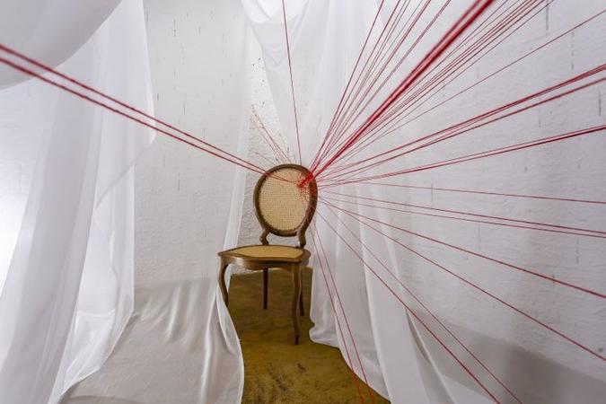 Instalação da artista Thalita Caetano, parte da exposição 'Contraforte - Brasília pela Pilastra'(foto: Jean Peixoto/Divulgação) Instalação da artista Thalita Caetano, parte da exposição 'Contraforte - Brasília pela Pilastra'(foto: Jean Peixoto/Divulgação)