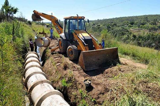 Canal do Rodeador recebe obras para otimizar o uso do manancial na crise hídrica(foto: Tony Winston/Agência Brasília) Canal do Rodeador recebe obras para otimizar o uso do manancial na crise hídrica(foto: Tony Winston/Agência Brasília)