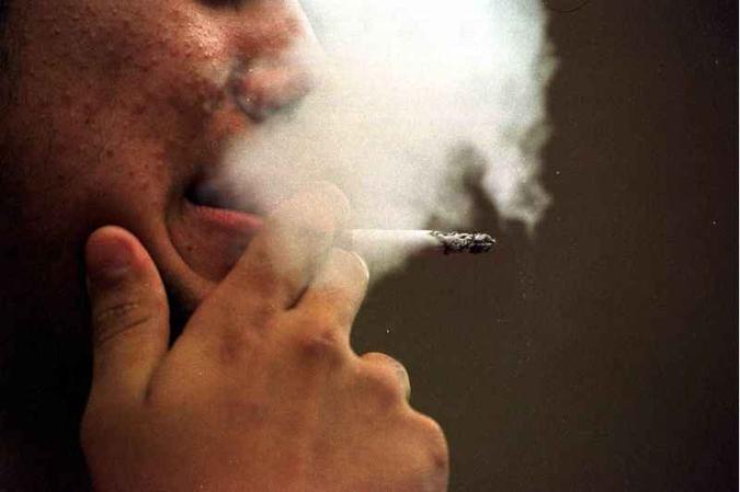 Para especialistas, se uma pessoa não consegue parar de fumar, que ela, pelo menos, possa fazer escolhas menos prejudiciais(foto: Kleber Lima/CB/D.A Press) Para especialistas, se uma pessoa não consegue parar de fumar, que ela, pelo menos, possa fazer escolhas menos prejudiciais(foto: Kleber Lima/CB/D.A Press)
