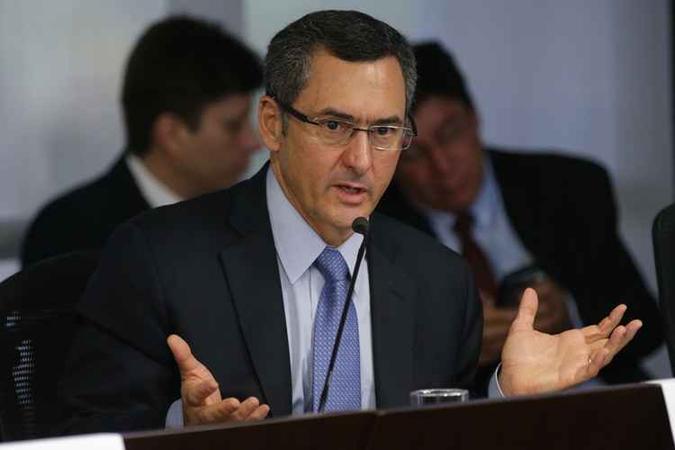 O número foi discutido na segunda-feira, 11/6, em reunião com o ministro Eduardo Guardia e economistas do setor privado, em São Paulo(foto: Antonio Cruz/Agencia Brasil) O número foi discutido na segunda-feira, 11/6, em reunião com o ministro Eduardo Guardia e economistas do setor privado, em São Paulo(foto: Antonio Cruz/Agencia Brasil)
