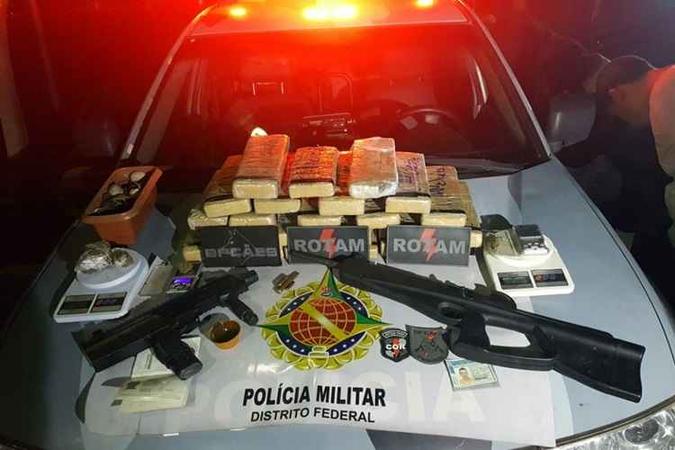 Polícia Militar estoura laboratório de haxixe e apreende drogas, armas e projéteis de arma de fogo(foto: Polícia Militar/Divulgação) Polícia Militar estoura laboratório de haxixe e apreende drogas, armas e projéteis de arma de fogo(foto: Polícia Militar/Divulgação)