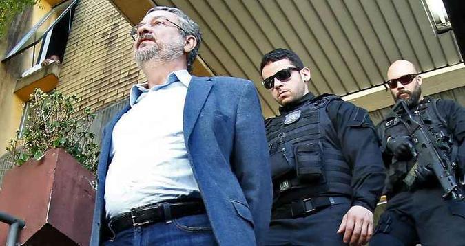Palocci está preso desde 2016, condenado a 12 anos e dois meses por corrupção passiva e lavagem de dinheiro (foto: Heuler Andrey/AFP - 26/9/16 ) Palocci está preso desde 2016, condenado a 12 anos e dois meses por corrupção passiva e lavagem de dinheiro (foto: Heuler Andrey/AFP - 26/9/16 )