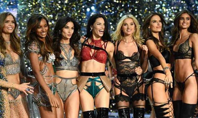 Josephine Skriver, Jasmine Tookes, Lily Aldridge, Adriana Lima, Elsa Hosk, Alessandra Ambrosio e Taylor Hill em 2016, as modelos são consideradas a Josephine Skriver, Jasmine Tookes, Lily Aldridge, Adriana Lima, Elsa Hosk, Alessandra Ambrosio e Taylor Hill em 2016, as modelos são consideradas a