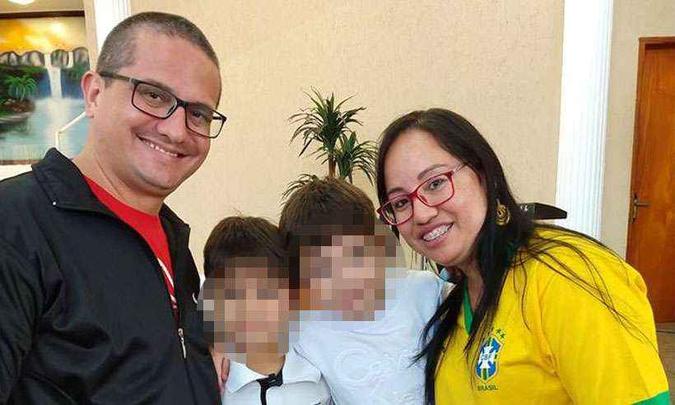Alessandro Monare, de 37 anos, que era pastor da igreja, sua mulher Belkis da Silva, 35, e o filho Samuel da Silva Miguel Monare, 8(foto: Reprodução/Facebook) Alessandro Monare, de 37 anos, que era pastor da igreja, sua mulher Belkis da Silva, 35, e o filho Samuel da Silva Miguel Monare, 8(foto: Reprodução/Facebook)