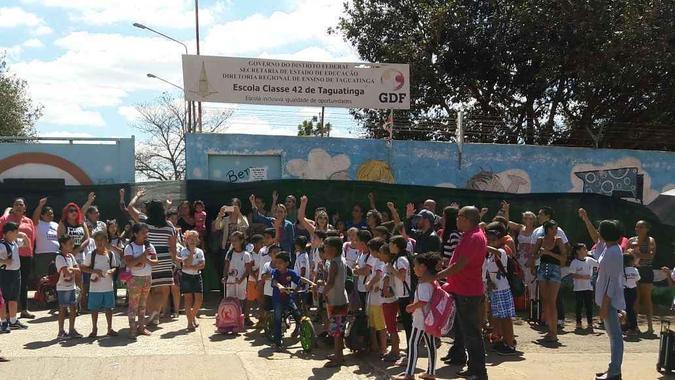 De acordo com professores, só neste ano, quatro pessoas foram assaltadas nos arredores da escola(foto: Beatriz Watrin Rocha Mello/Divulgação) De acordo com professores, só neste ano, quatro pessoas foram assaltadas nos arredores da escola(foto: Beatriz Watrin Rocha Mello/Divulgação)