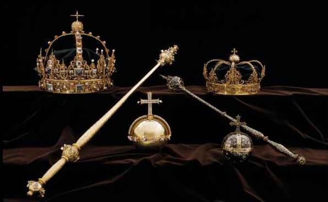 Os ladrões levaram duas coroas e um orbe (uma joia que representa um globo terrestre com uma cruz) (foto: AFP) Os ladrões levaram duas coroas e um orbe (uma joia que representa um globo terrestre com uma cruz) (foto: AFP)