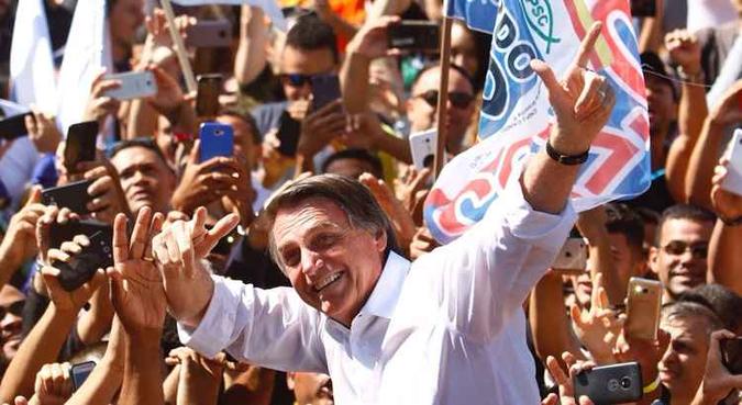 Durante a campanha eleitoral, Bolsonaro esteve em Ceilândia(foto: Ana Rayssa/Esp. CB/D.A Press - 5/9/18) Durante a campanha eleitoral, Bolsonaro esteve em Ceilândia(foto: Ana Rayssa/Esp. CB/D.A Press - 5/9/18)
