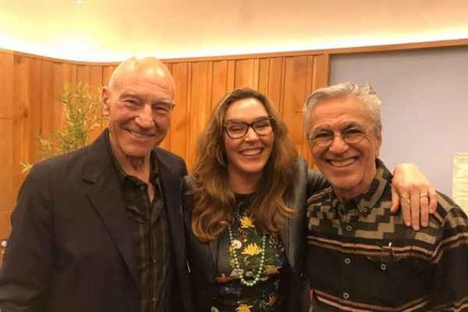 Patrick Stewart, Sunny Ozell viram o show em Londres(foto: Reprodução/Internet) Patrick Stewart, Sunny Ozell viram o show em Londres(foto: Reprodução/Internet)