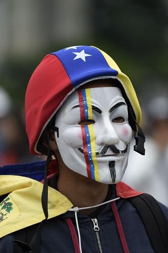 Opositor marcha em Caracas contra o governo Maduro (22/7)(foto: JUAN BARRETO) Opositor marcha em Caracas contra o governo Maduro (22/7)(foto: JUAN BARRETO)
