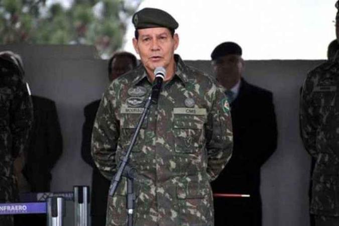 Mourão: crítica ao 13º salário foi rebatida por Bolsonaro(foto: Google/Divulgação) Mourão: crítica ao 13º salário foi rebatida por Bolsonaro(foto: Google/Divulgação)
