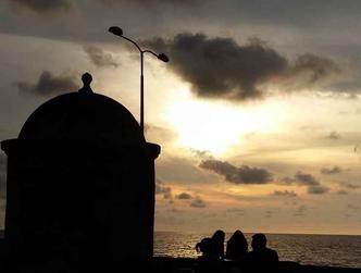 No fim da tarde, o pôr do Sol traz mais encanto à cidade(foto: Regina Lopes/Arquivo pessoal) No fim da tarde, o pôr do Sol traz mais encanto à cidade(foto: Regina Lopes/Arquivo pessoal)