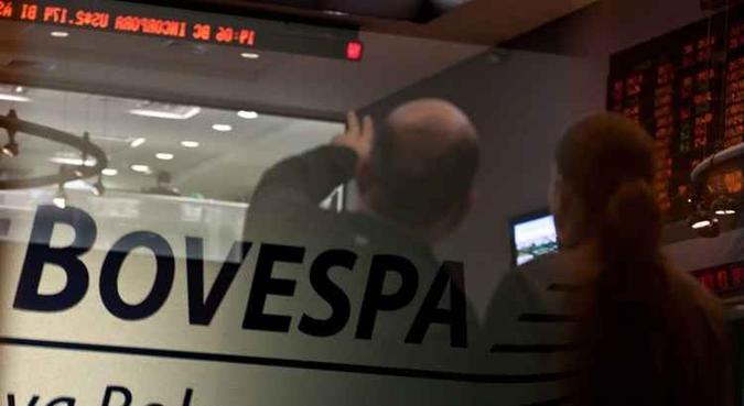 Os operadores de mercado dizem que uma posição é vendida quando os investidores apostam na desvalorização de uma ação(foto: Yasuyoshi Chiba/AFP ) Os operadores de mercado dizem que uma posição é vendida quando os investidores apostam na desvalorização de uma ação(foto: Yasuyoshi Chiba/AFP )