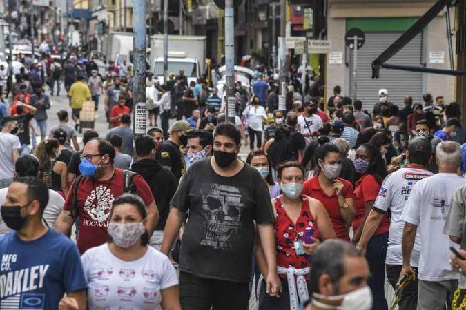 Rua comercial em São Paulo: epidemia começou em cidades mais populosas e se espalhou pelo interior(foto: NELSON ALMEIDA / AFP) Rua comercial em São Paulo: epidemia começou em cidades mais populosas e se espalhou pelo interior(foto: NELSON ALMEIDA / AFP)