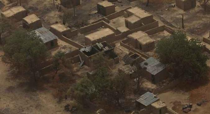 Desde julho passado, o Boko Haram parece se concentrar em ataques contra bases militares para tomar armas e material bélico(foto: Reuters) Desde julho passado, o Boko Haram parece se concentrar em ataques contra bases militares para tomar armas e material bélico(foto: Reuters)