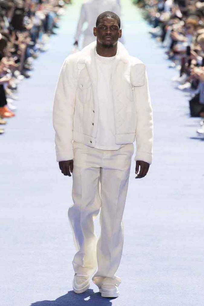 Desfile da Louis Vuitton, em Paris: Virgil Abloh sugere um streetwear utilitário na sua primeira coleção para a grife.(foto: Pixelformula ) Desfile da Louis Vuitton, em Paris: Virgil Abloh sugere um streetwear utilitário na sua primeira coleção para a grife.(foto: Pixelformula )