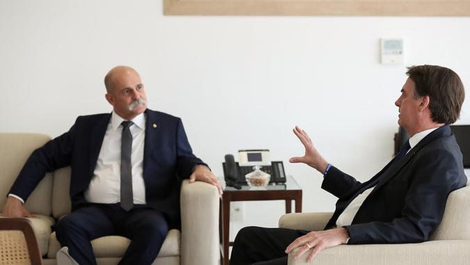 Presidente da República, Jair Bolsonaro, durante audiência com Deputado Sargento Fahur (PSD-PR)(foto: Marcos Corrêa/PR) Presidente da República, Jair Bolsonaro, durante audiência com Deputado Sargento Fahur (PSD-PR)(foto: Marcos Corrêa/PR)