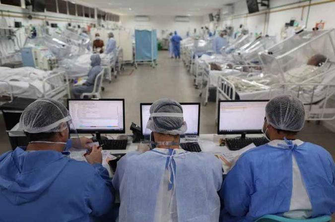 Hospital de campanha Gilberto Novaes, em Manaus. Antes à beira do colapso, Amazonas tem, hoje, mais de 20% dos leitos desocupados(foto: AFP / MICHAEL DANTAS) Hospital de campanha Gilberto Novaes, em Manaus. Antes à beira do colapso, Amazonas tem, hoje, mais de 20% dos leitos desocupados(foto: AFP / MICHAEL DANTAS)