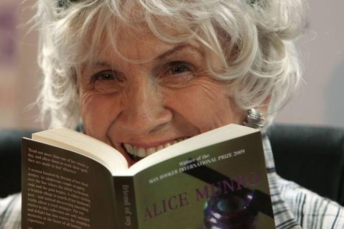 Por conta da idade, Alice Munro não viajará neste sábado (7/12) para receber o prêmio(foto: Peter Muhly/AFP Photo) Por conta da idade, Alice Munro não viajará neste sábado (7/12) para receber o prêmio(foto: Peter Muhly/AFP Photo)