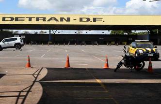 Detran-DF informou que foi aberto processo de descredenciamento do centro de formação de condutores para posterior punição administrativa(foto: Antonio Cunha/CB/D.A Press) Detran-DF informou que foi aberto processo de descredenciamento do centro de formação de condutores para posterior punição administrativa(foto: Antonio Cunha/CB/D.A Press)