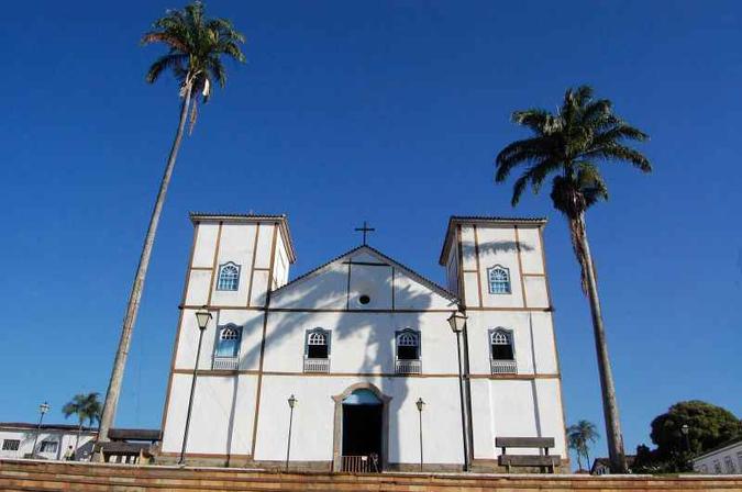 Igreja Matriz de Pirenópolis: pacote de hospedagem para casal, durante quatro dias de feriado, chega a R$ 13 mil na cidade histórica(foto: Antônio Cunha/Esp. CB/D.A Press) Igreja Matriz de Pirenópolis: pacote de hospedagem para casal, durante quatro dias de feriado, chega a R$ 13 mil na cidade histórica(foto: Antônio Cunha/Esp. CB/D.A Press)