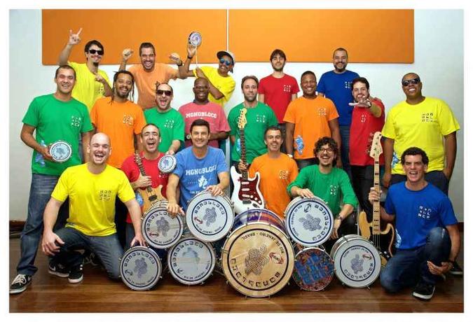Depois de três anos sem se apresentar na cidade, o grupo faz show neste sábado (22/2)(foto: Monobloco/Divulgação) Depois de três anos sem se apresentar na cidade, o grupo faz show neste sábado (22/2)(foto: Monobloco/Divulgação)