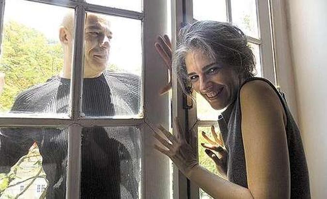 Suely e Eugênio compõem juntos desde muito tempo, mas a parceria sob o nome de Dio & Baco começou somente em 2005(foto: Caetano Vidal/Divulgação) Suely e Eugênio compõem juntos desde muito tempo, mas a parceria sob o nome de Dio & Baco começou somente em 2005(foto: Caetano Vidal/Divulgação)