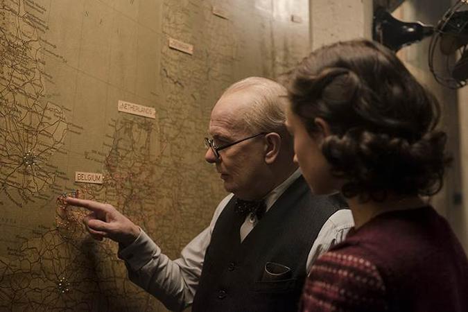 Gary Oldman interpreta, no cinema, o estadista Churchill(foto: Universal / Divulgação) Gary Oldman interpreta, no cinema, o estadista Churchill(foto: Universal / Divulgação)