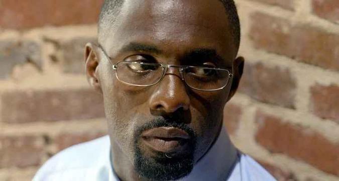 Ator inglês participou recentemente de 'Vingadores - Guerra infinita', como Heimdall, papel que interpretou durante toda a saga de 'Thor' nos cinemas (foto: HBO/ Reprodução) Ator inglês participou recentemente de 'Vingadores - Guerra infinita', como Heimdall, papel que interpretou durante toda a saga de 'Thor' nos cinemas (foto: HBO/ Reprodução)