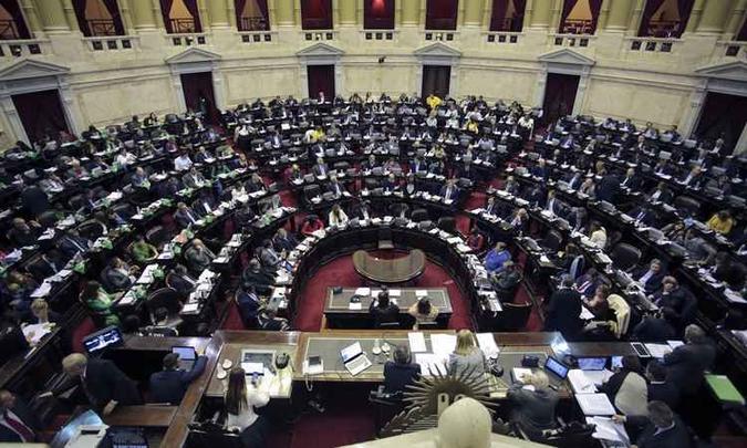 Deputados reunidos no Congresso Nacional Argentino, em Buenos Aires(foto: Hugo Villalobos / Noticias Argentinas/ AFP) Deputados reunidos no Congresso Nacional Argentino, em Buenos Aires(foto: Hugo Villalobos / Noticias Argentinas/ AFP)
