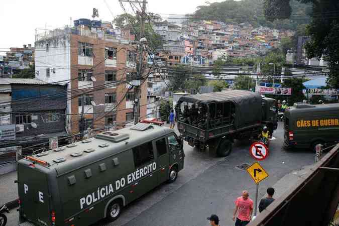 Militares em operação na favela da Rocinha, no ano passado: situação do Estado é vista como 