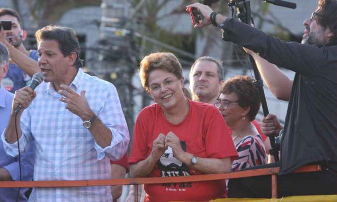 'Estou aqui com o Fernando Pimentel e o Fernando Haddad, dois Haddads', disse Dilma (foto: Edesio Ferreira/EM/D.A press) 'Estou aqui com o Fernando Pimentel e o Fernando Haddad, dois Haddads', disse Dilma (foto: Edesio Ferreira/EM/D.A press)