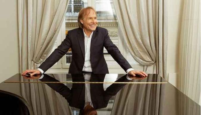 Richard Clayderman vendeu mais de 60 milhões de discos ao longo da carreira(foto: James McMillan/Divulgação) Richard Clayderman vendeu mais de 60 milhões de discos ao longo da carreira(foto: James McMillan/Divulgação)