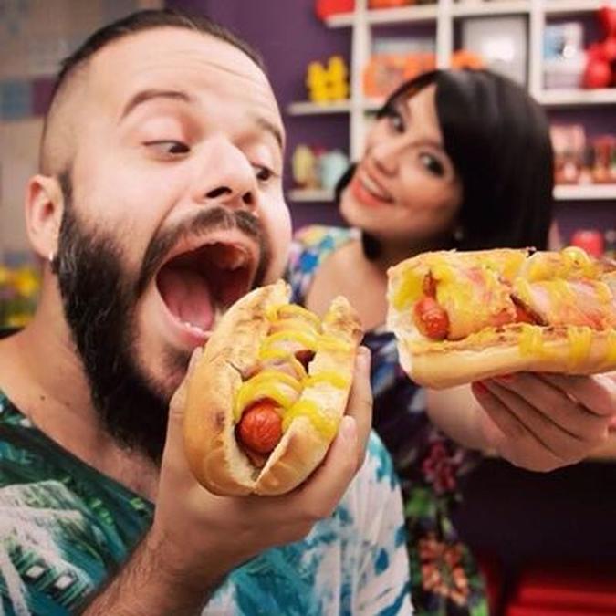 Carol Thomé e Duca Mendes, do canal no Youtube Cozinha para 2 (foto: Reprodução/Facebook) Carol Thomé e Duca Mendes, do canal no Youtube Cozinha para 2 (foto: Reprodução/Facebook)