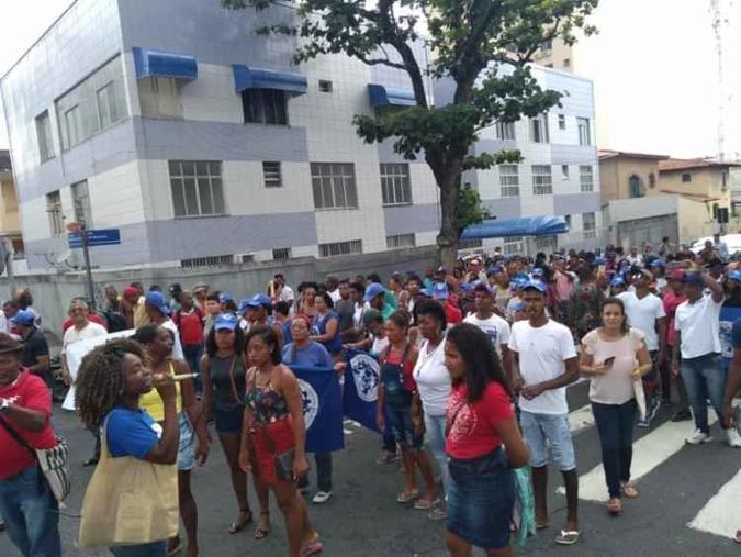 A principal reivindicação é a tomada de providências em relação ao óleo no mar(foto: Bruno Brito/Agência A TARDE) A principal reivindicação é a tomada de providências em relação ao óleo no mar(foto: Bruno Brito/Agência A TARDE)