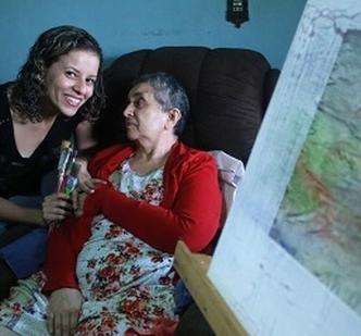 Léia e Maria Noélia, que sofre de Alzheimer. A força da arte(foto: Luis Nova/Esp. CB/D.A Press) Léia e Maria Noélia, que sofre de Alzheimer. A força da arte(foto: Luis Nova/Esp. CB/D.A Press)