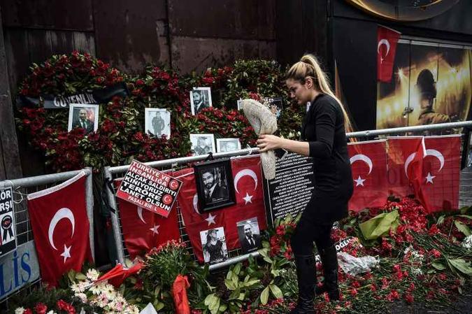Em janeiro deste ano, um ataque terrorista matou 39 pessoas em uma discoteca em Istambul(foto: AFP / OZAN KOSE) Em janeiro deste ano, um ataque terrorista matou 39 pessoas em uma discoteca em Istambul(foto: AFP / OZAN KOSE)