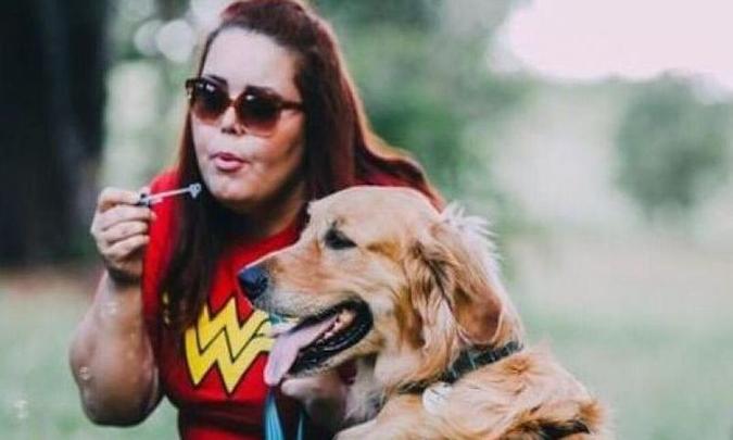 A estudante de engenharia Dayane Siqueira, 32 anos, vivenciou essa experiência quando, há seis anos, tornou-se companheira inseparável do golden retriever Chico(foto: Arquivo Pessoal) A estudante de engenharia Dayane Siqueira, 32 anos, vivenciou essa experiência quando, há seis anos, tornou-se companheira inseparável do golden retriever Chico(foto: Arquivo Pessoal)