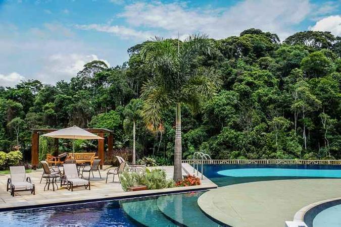 Na área externa, é possível desfrutar da piscina e fazer caminhadas pelas trilhas que cortam a vegetação(foto: Fotos: Rituaali/Divulgação) Na área externa, é possível desfrutar da piscina e fazer caminhadas pelas trilhas que cortam a vegetação(foto: Fotos: Rituaali/Divulgação)